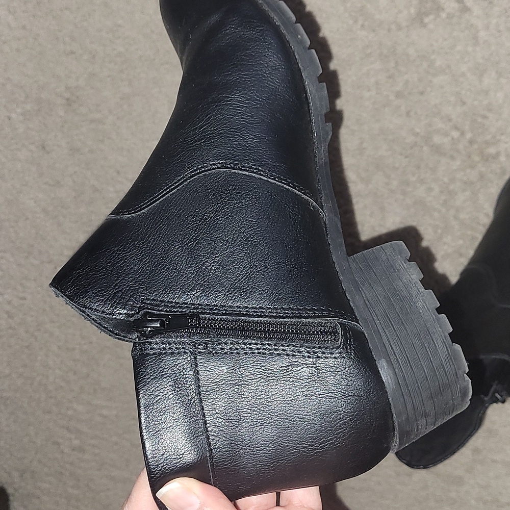 Boots - Picture 5 of 6